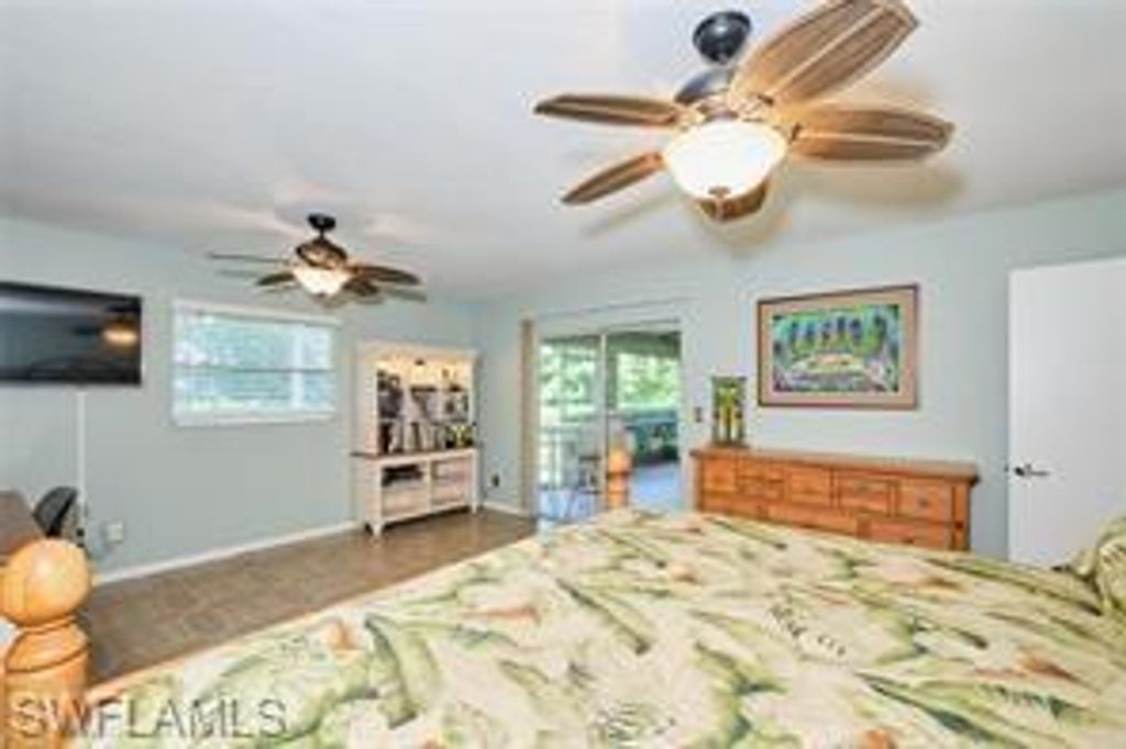 Image 14 of property listing at 140 SE 8th ST, Cape Coral, FL 33990