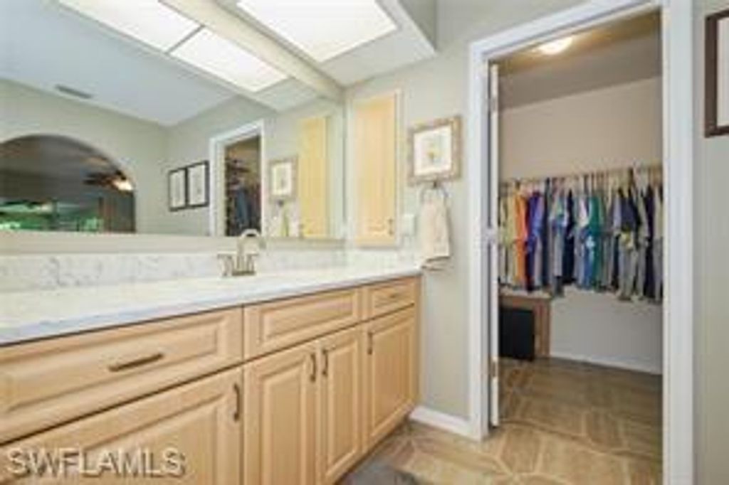 Image 15 of property listing at 140 SE 8th ST, Cape Coral, FL 33990