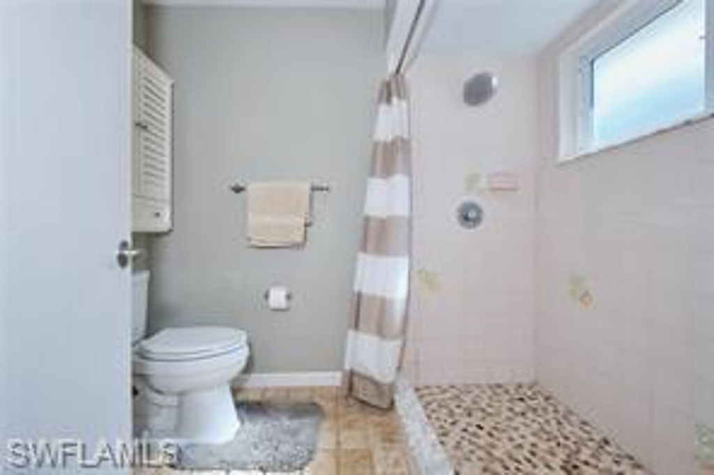 Image 16 of property listing at 140 SE 8th ST, Cape Coral, FL 33990
