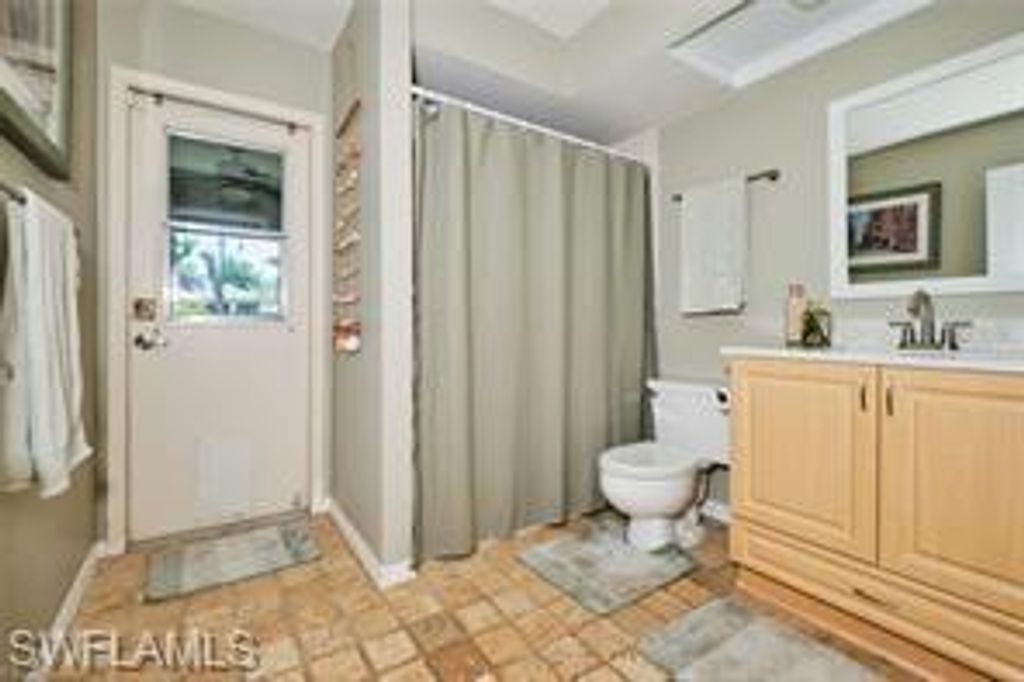 Image 19 of property listing at 140 SE 8th ST, Cape Coral, FL 33990