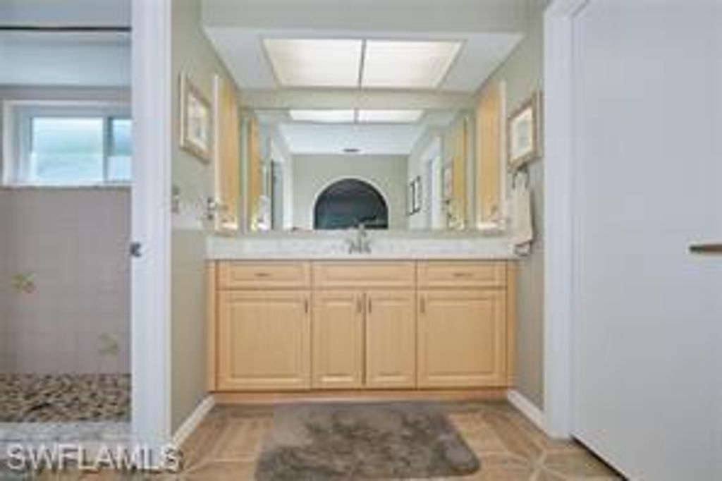 Image 21 of property listing at 140 SE 8th ST, Cape Coral, FL 33990