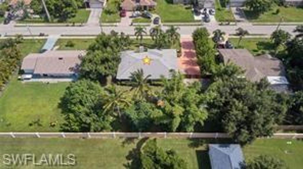 Image 28 of property listing at 140 SE 8th ST, Cape Coral, FL 33990