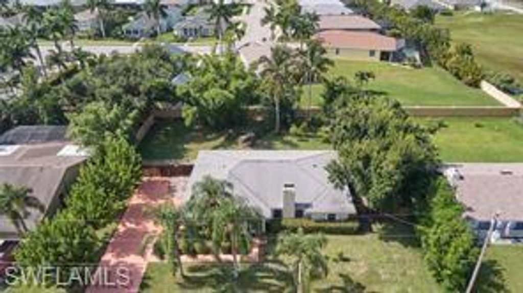 Image 31 of property listing at 140 SE 8th ST, Cape Coral, FL 33990