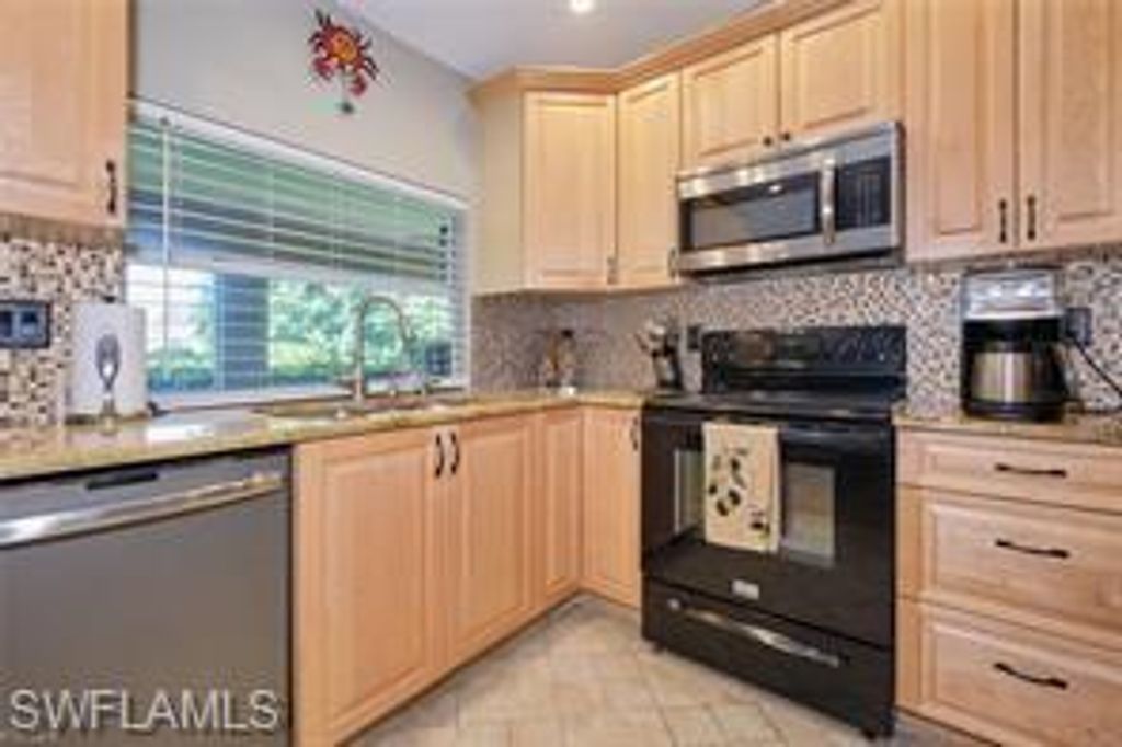 Image 6 of property listing at 140 SE 8th ST, Cape Coral, FL 33990