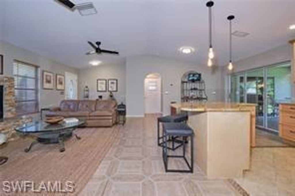 Image 9 of property listing at 140 SE 8th ST, Cape Coral, FL 33990
