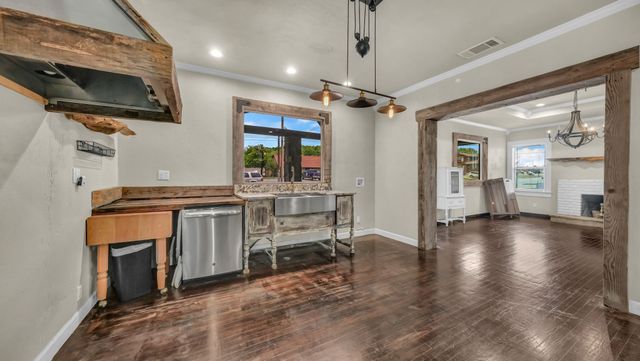 900 E Hubbard Street, Mineral Wells, TX 76067
