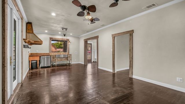900 E Hubbard Street, Mineral Wells, TX 76067