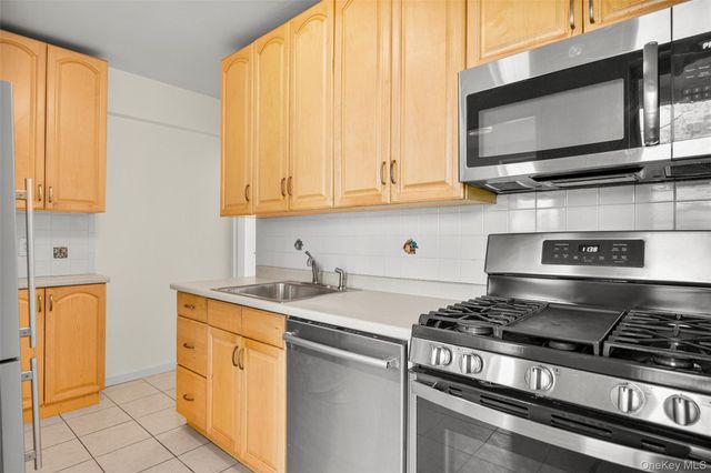 177 E Hartsdale Avenue 3H, Hartsdale, NY 10530