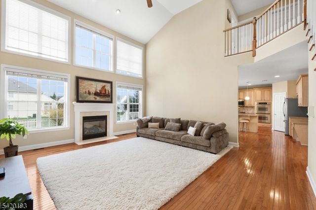 24 Crestview Dr, Clinton Twp., NJ 08809