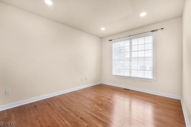 24 Crestview Dr, Clinton Twp., NJ 08809