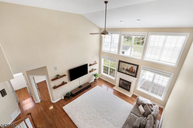 24 Crestview Dr, Clinton Twp., NJ 08809