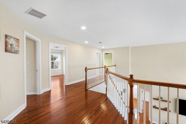 24 Crestview Dr, Clinton Twp., NJ 08809