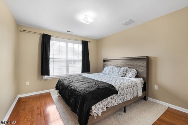 24 Crestview Dr, Clinton Twp., NJ 08809