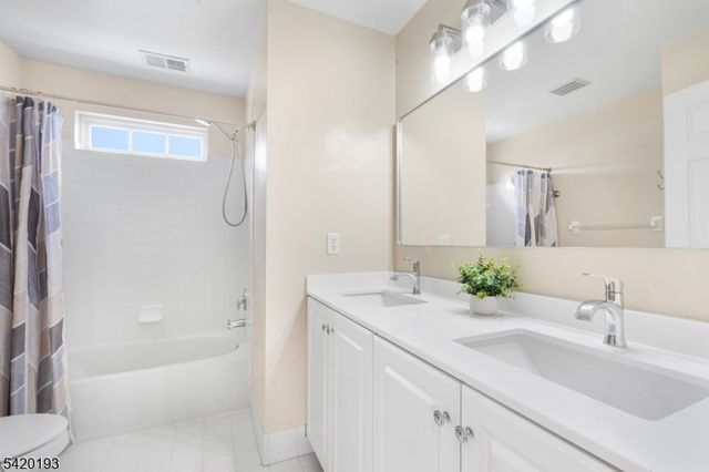 24 Crestview Dr, Clinton Twp., NJ 08809