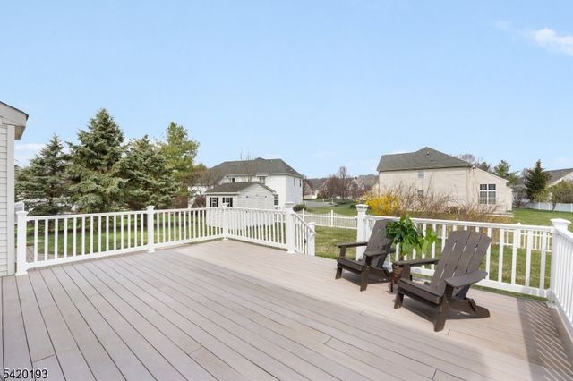 24 Crestview Dr, Clinton Twp., NJ 08809