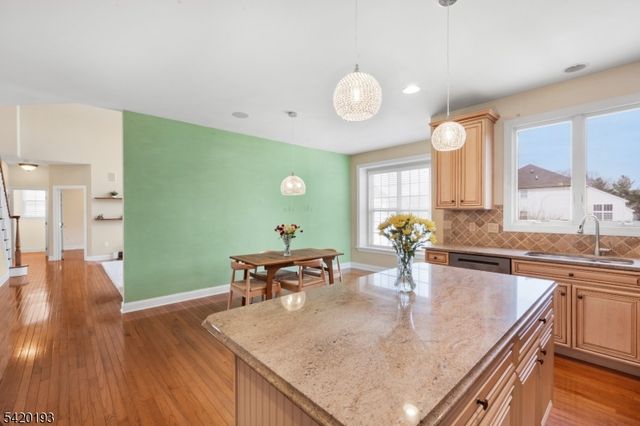 24 Crestview Dr, Clinton Twp., NJ 08809