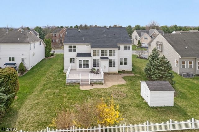 24 Crestview Dr, Clinton Twp., NJ 08809