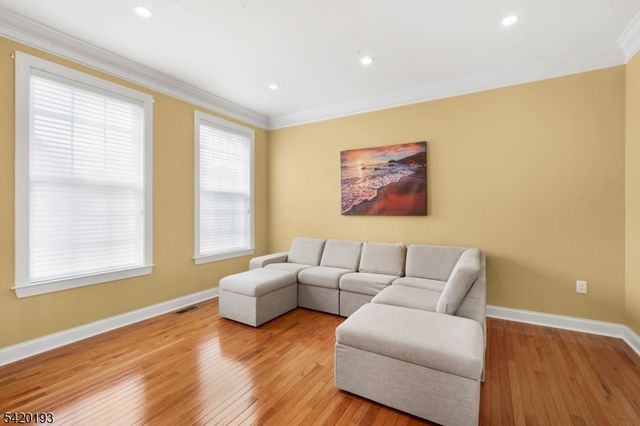 24 Crestview Dr, Clinton Twp., NJ 08809