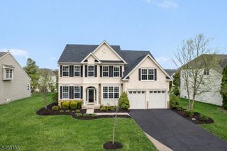 24 Crestview Dr, Clinton Twp., NJ 08809