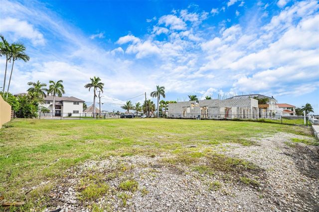 424 55TH AVENUE, St Pete Beach, FL 33706