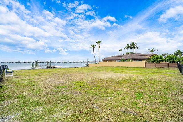 424 55TH AVENUE, St Pete Beach, FL 33706