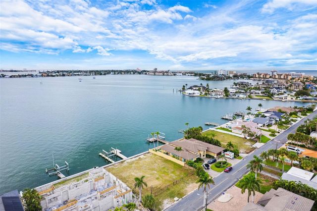 424 55TH AVENUE, St Pete Beach, FL 33706