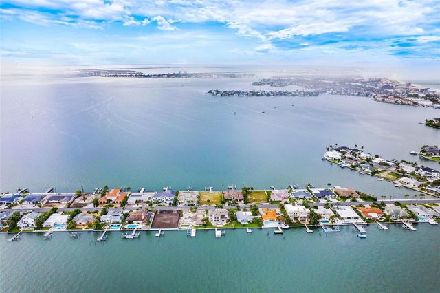 424 55TH AVENUE, St Pete Beach, FL 33706
