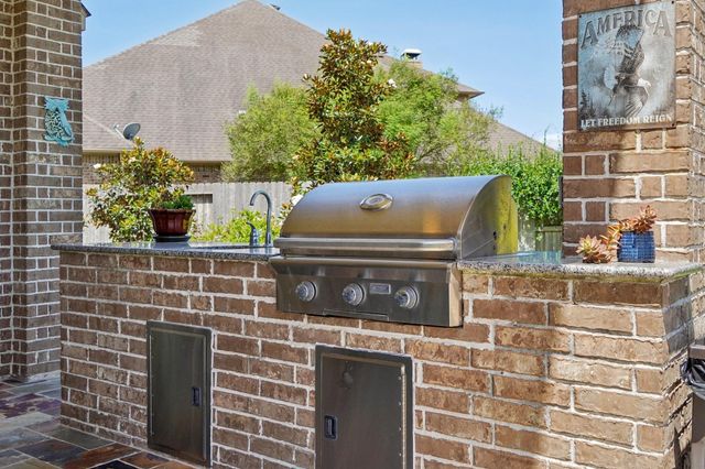 2211 Indigo Pass Court, Friendswood, TX 77546