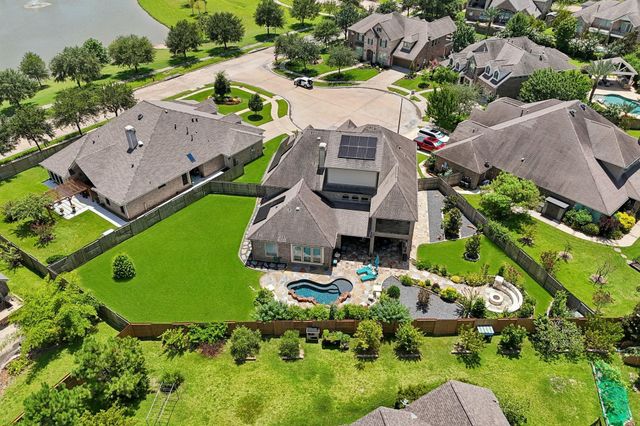 2211 Indigo Pass Court, Friendswood, TX 77546
