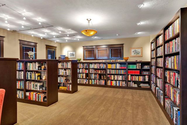 1829 W PEPPER Ln, Spokane, WA 99218