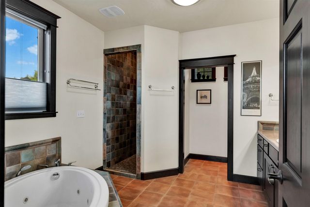 1829 W PEPPER Ln, Spokane, WA 99218