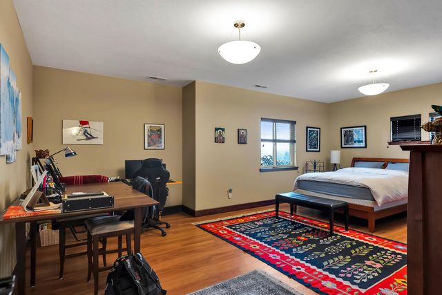 1829 W PEPPER Ln, Spokane, WA 99218