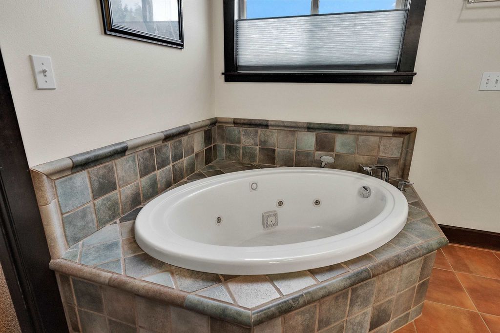 1829 W PEPPER Ln, Spokane, WA 99218 photo 20