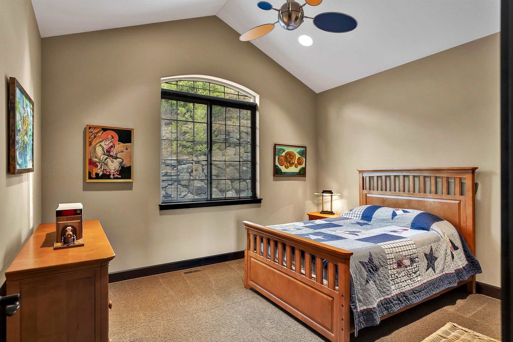 1829 W PEPPER Ln, Spokane, WA 99218 photo 24