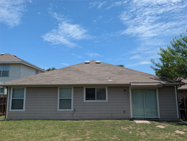 9949 Sparrow Hawk Lane, Fort Worth, TX 76108