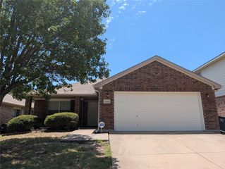 9949 Sparrow Hawk Lane, Fort Worth, TX 76108