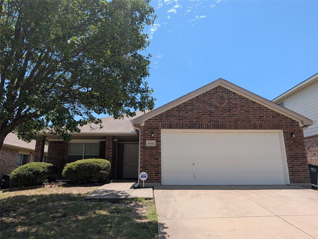 9949 Sparrow Hawk Lane, Fort Worth, TX 76108