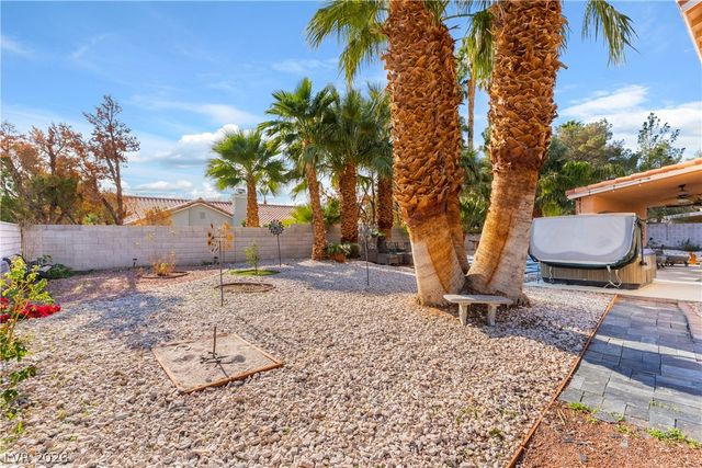 911 Nawkee Drive, North Las Vegas, NV 89031