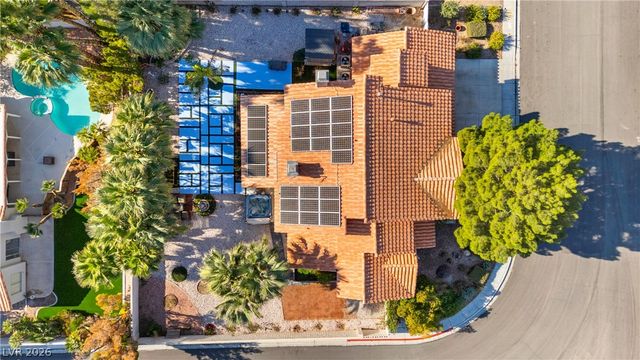 911 Nawkee Drive, North Las Vegas, NV 89031