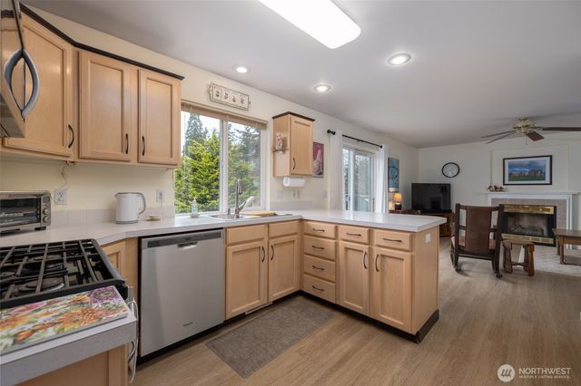 2808 West 2nd St, Anacortes, WA 98221