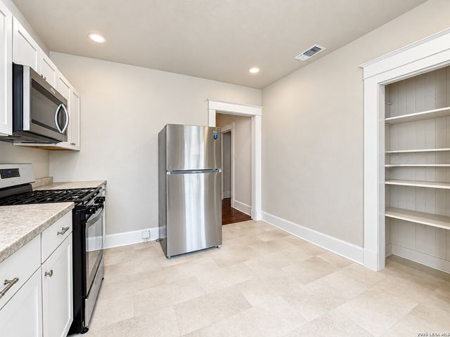 518 W French Pl Apt 2, San Antonio, TX 78212