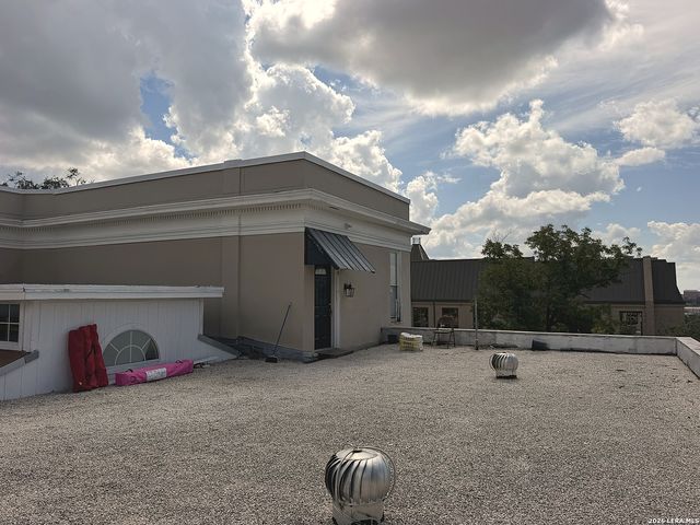 518 W French Pl Apt 2, San Antonio, TX 78212