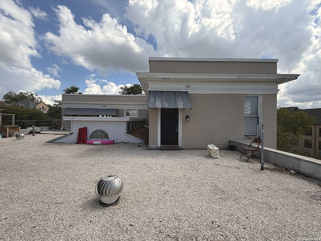 518 W French Pl Apt 2, San Antonio, TX 78212