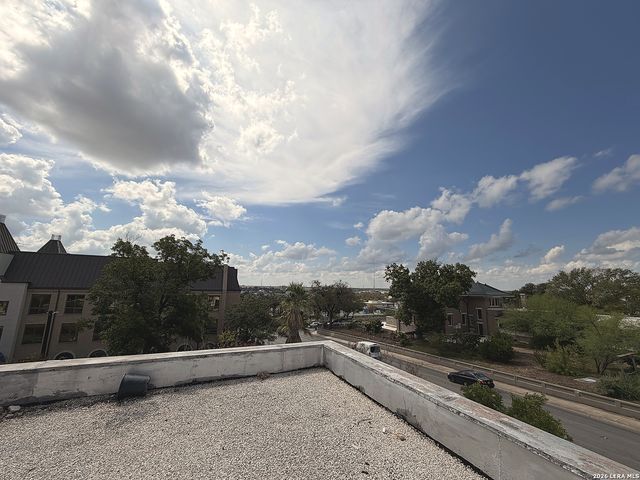 518 W French Pl Apt 2, San Antonio, TX 78212