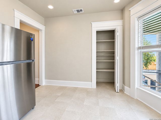 518 W French Pl Apt 2, San Antonio, TX 78212