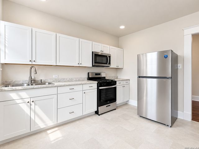 518 W French Pl Apt 2, San Antonio, TX 78212