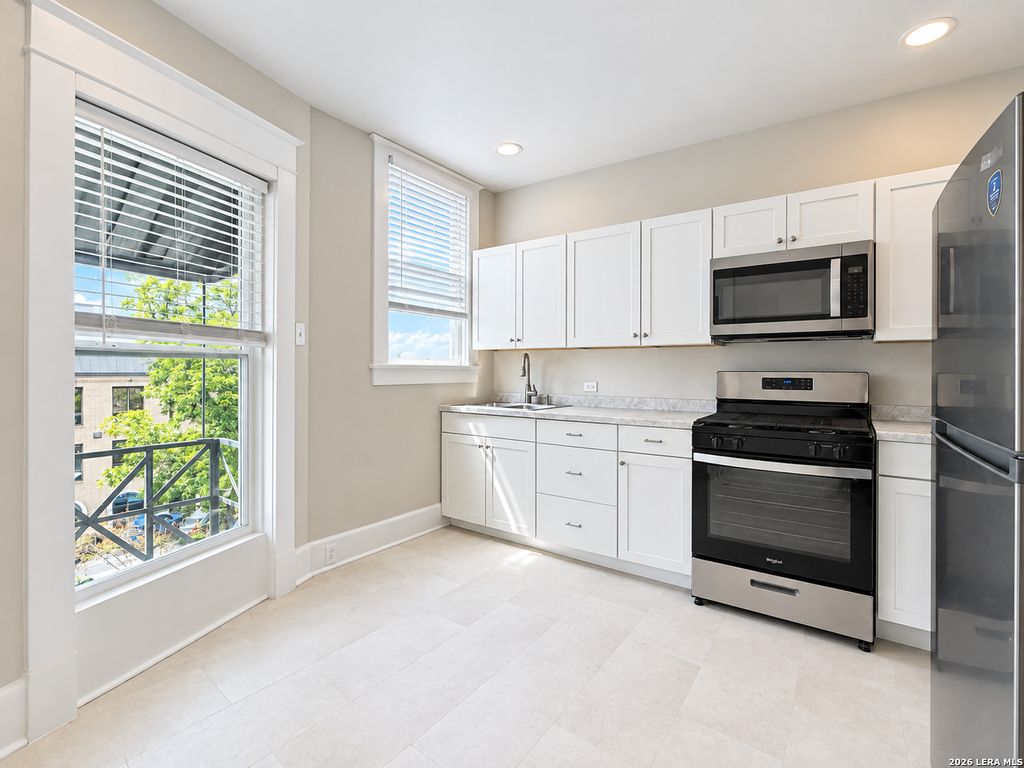 518 W French Pl Apt 2, San Antonio, TX 78212
