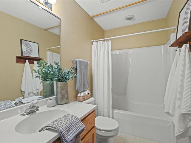 919 Gregory Way, Winnebago, IL 61088