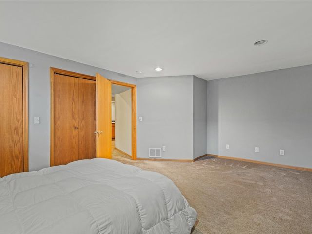 919 Gregory Way, Winnebago, IL 61088