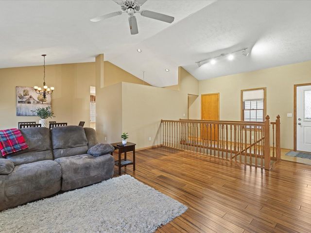 919 Gregory Way, Winnebago, IL 61088